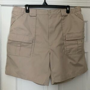 NWOT Weekender khaki shorts size 46 men’s
